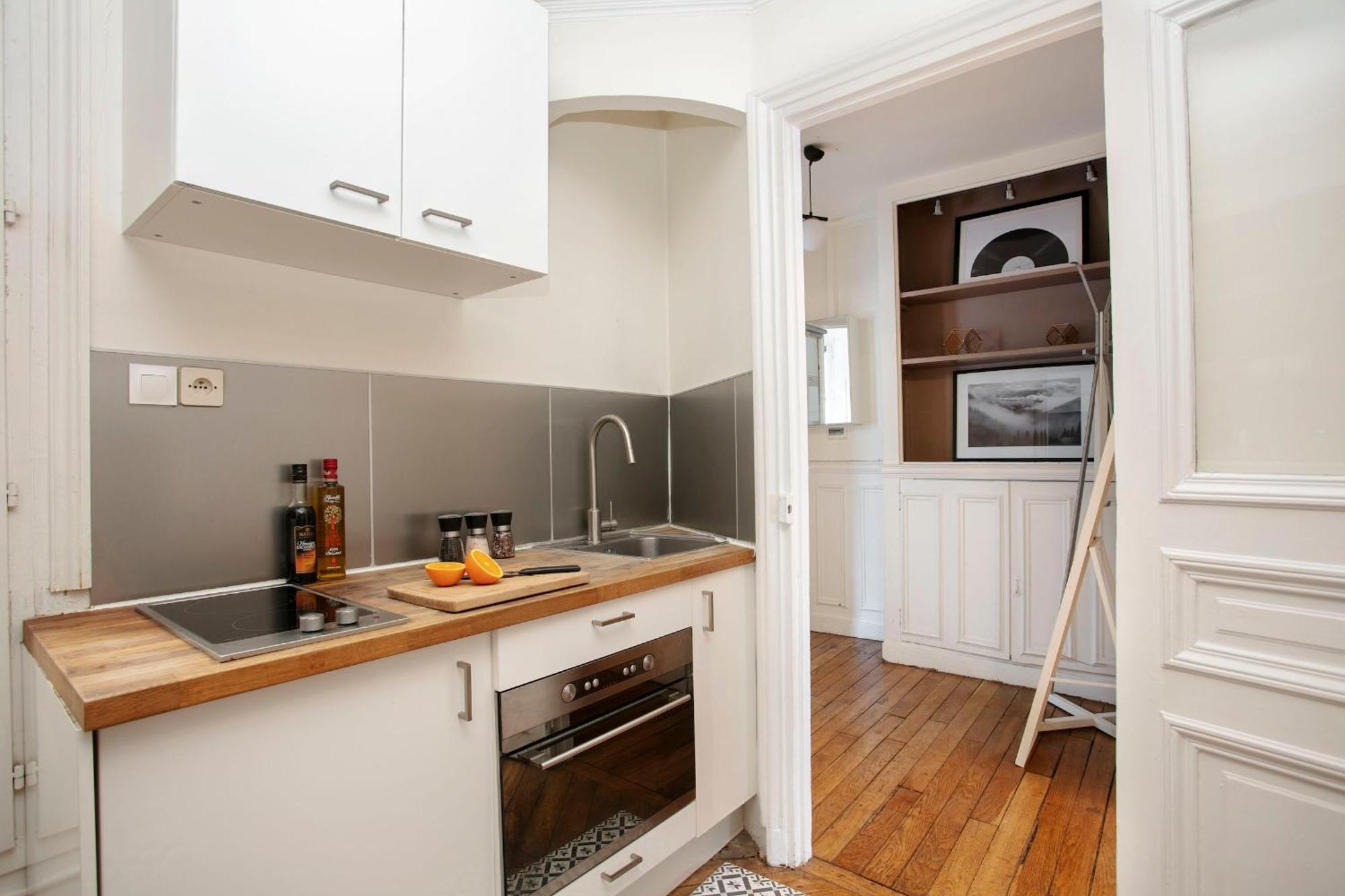 Bnbnova - Notre-dame - 1br With Balcony Apartment Paris
